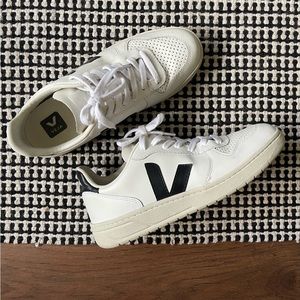 Veja - V-10 LEATHER WHITE BLACK